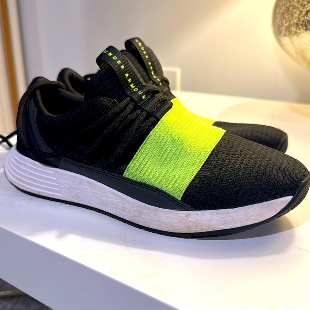 Women’s Under Armour Sneakers 6.5